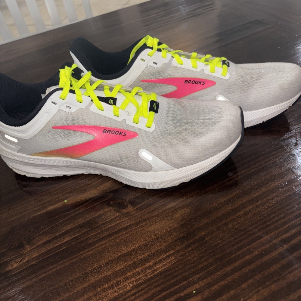 BROOKS Launch 9 Running Shoes Mens Size 11 White Pink Nightlife